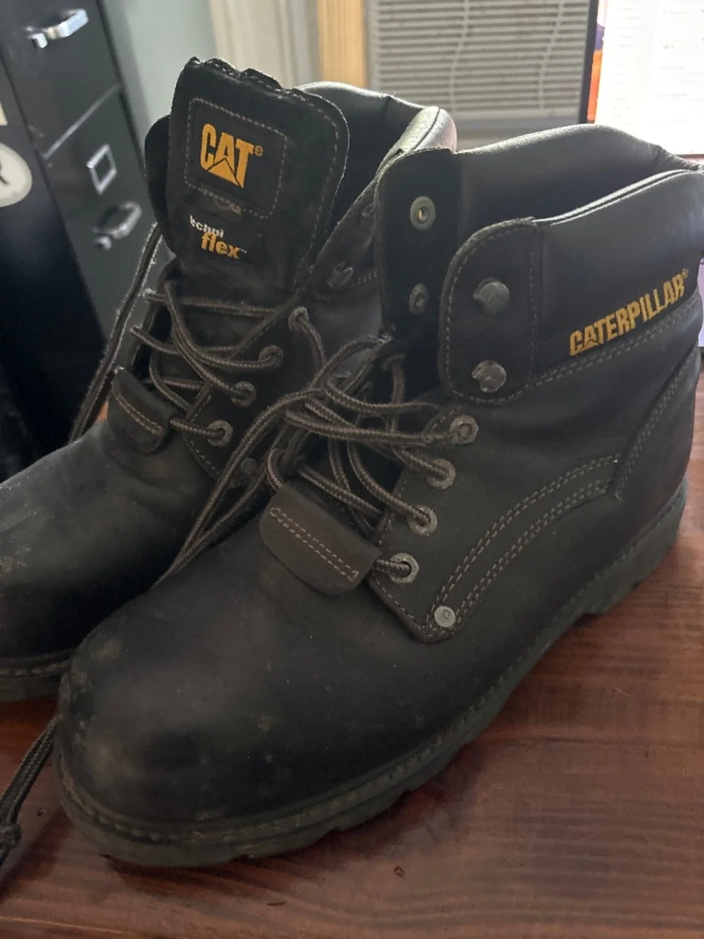 Caterpillar Boots Men’s 12 black leather steel toe